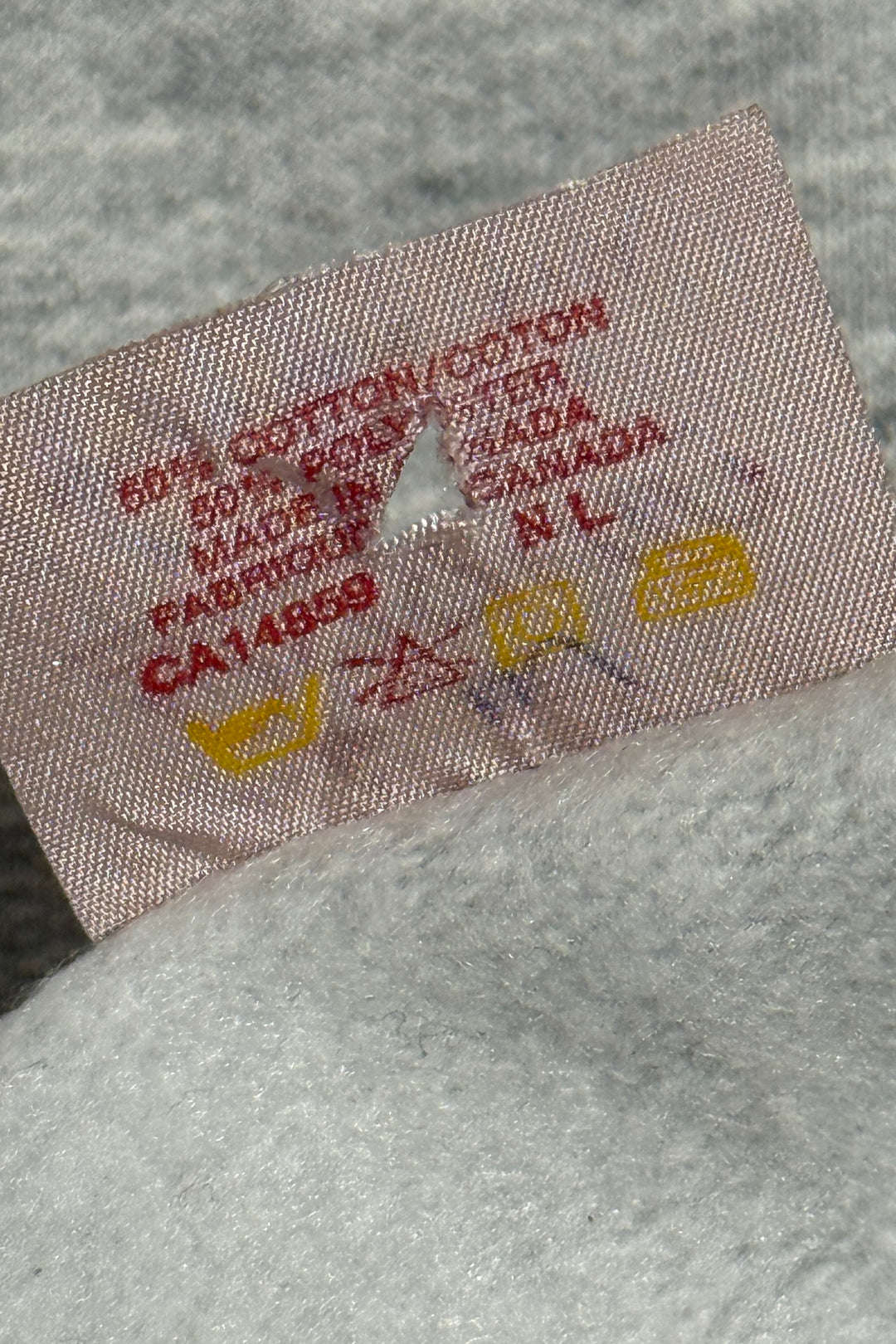 1980’S BIG MOUTH BASS FISHING MADE IN CANADA FLEECE RAGLAN SLEEVE CREWNECK SWEATER LARGE