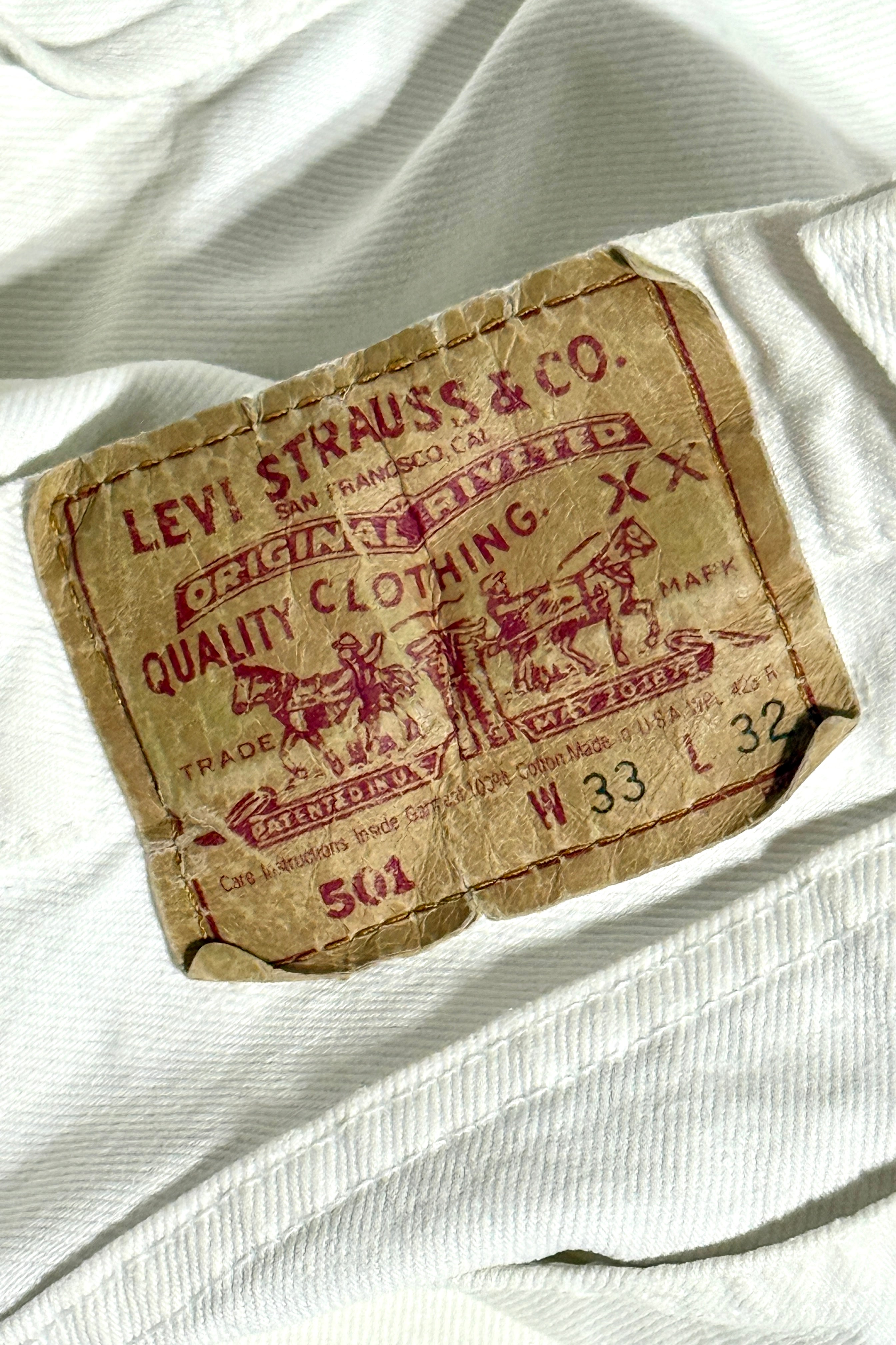 1980'S LEVI'S 501 MADE IN USA THRASHED WHITE DENIM JEANS 30 X 28