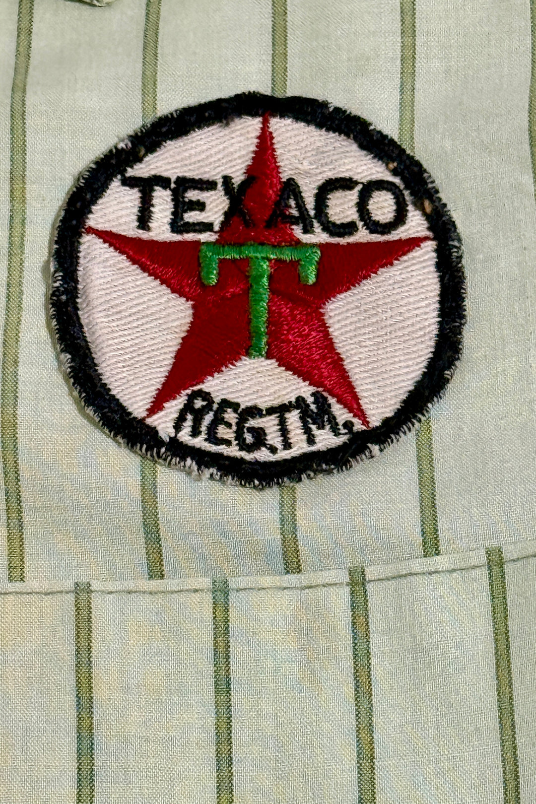 1960’S UNITOG UNION MADE IN USA KORATRON “TEXACO” PATCHED STRIPED SELVEDGE WORKWEAR L/S B.D. SHIRT LARGE