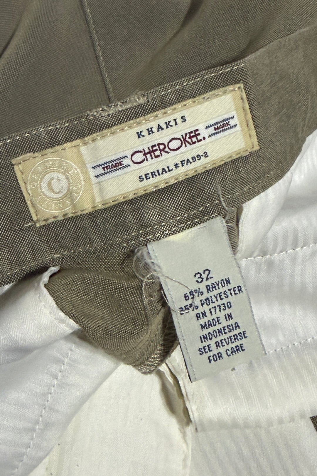 1990’S CHEROKEE RAYON DRAPEY HIGH WAISTED PLEATED 9” SHORTS 32