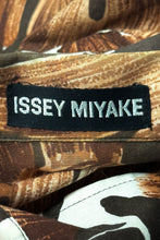 Load image into Gallery viewer, 1990’S ISSEY MIYAKE MADE IN JAPAN SS92 FLORAL PRINT L/S B.D. SHIRT MEDIUM
