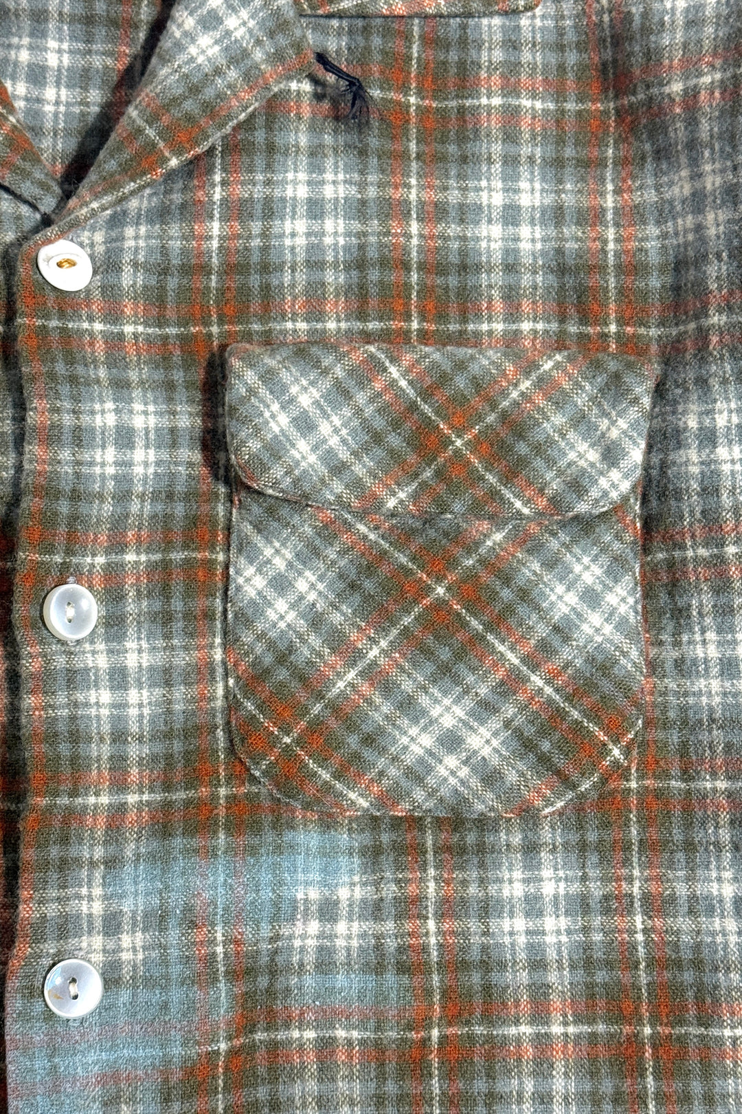 1960’S AMANA FINE WOOLENS MADE IN USA CROPPED WOOL BLEND PLAID LOOP COLLAR FLANNEL L/S B.D. SHIRT LARGE