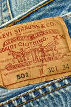 Load image into Gallery viewer, 1990’S LEVI’S 501 STRAIGHT LEG FADED LIGHT WASH DENIM JEANS 28 X 32
