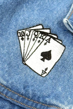 Cargar imagen en el visor de la galería, 1990’S SANDIA CASINO MADE IN USA LIGHT WASH DENIM TRUCKER JACKET MEDIUM
