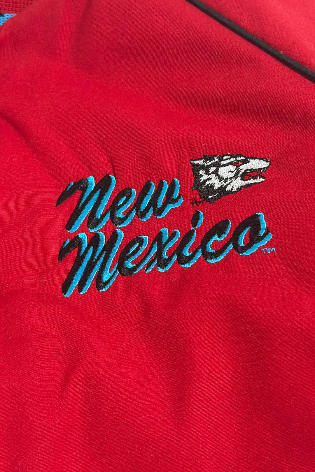 1980’S NEW MEXICO LOBOS MADE IN USA CROPPED RED SOUTHWESTERN KNIT PATTERNED BASEBALL JACKET LARGE
