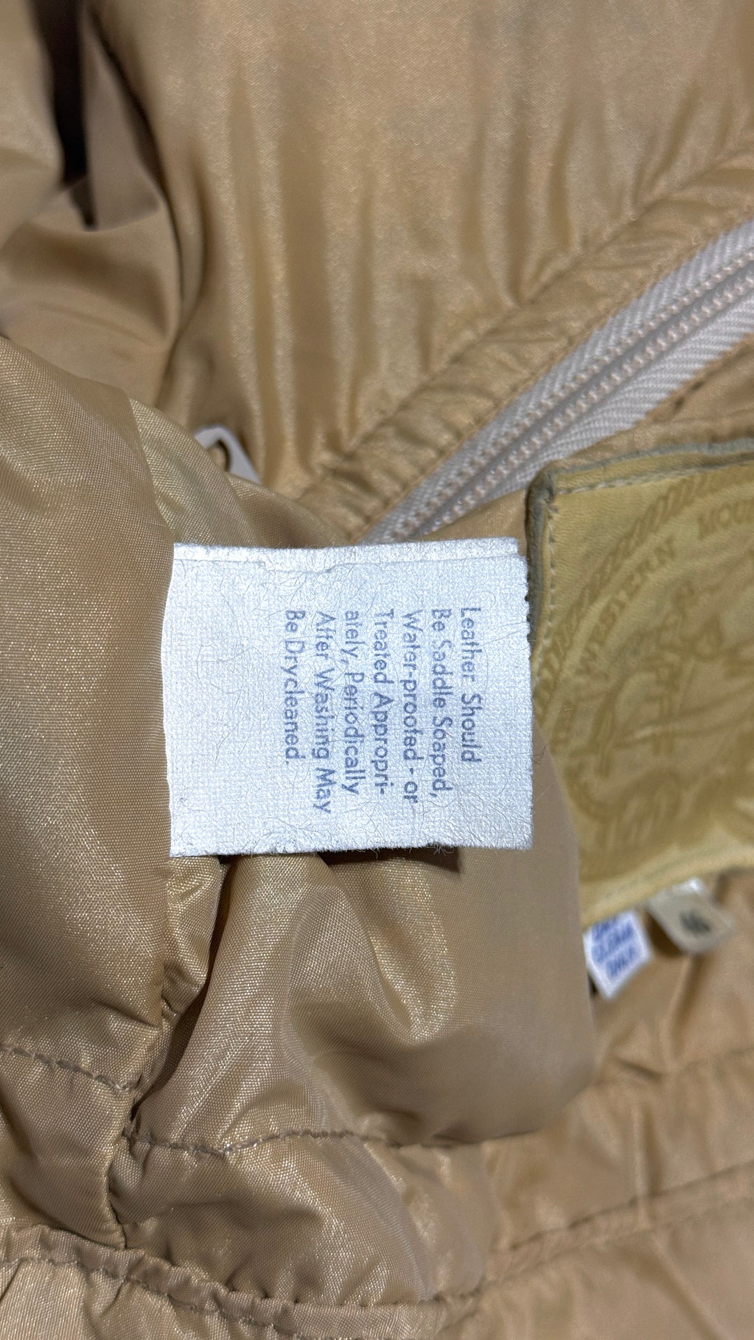 1980’S THE WESTERN MOUNTAIN OUTFITTER (EX ROCKY MOUNTAIN FEATHERBED) MADE IN USA CROPPED WESTERN REAL LAMB LEATHER YOKE QUILTED GOOSE DOWN FILLED REAL LAMB SHEARLING COLLAR PEARL SNAP JACKET LARGE