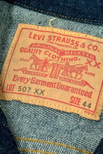 Load image into Gallery viewer, 1990’S LEVI’S BIG E 507XX 1997 LVC VALENCIA STREET REISSUE MADE IN USA CROPPED SELVEDGE DENIM TRUCKER JACKET MEDIUM
