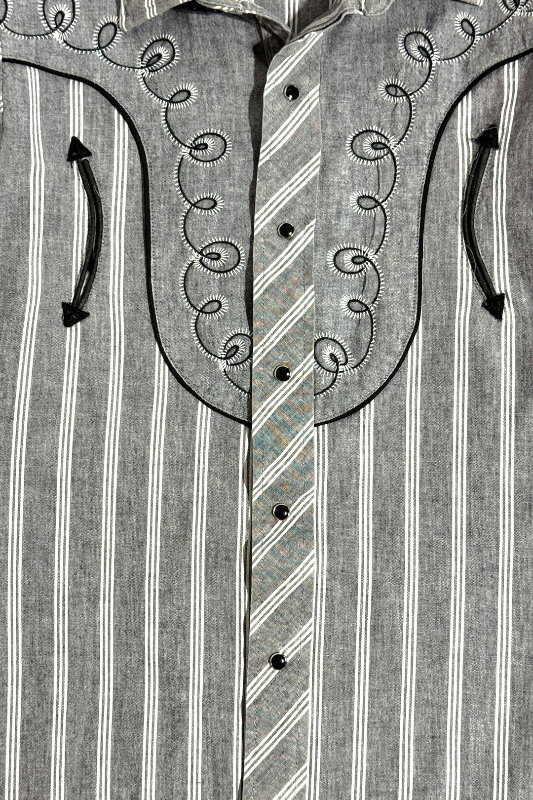 1990’S KARMAN MADE IM USA STRIPED EMBROIDERED SMILE POCKET PEARL SNAP WESTERN L/S B.S. SHIRT SMALL