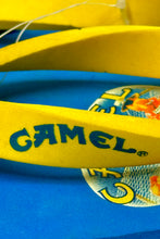 Cargar imagen en el visor de la galería, 1990’S DEADSTOCK CAMEL BEACH PRINTED FOAM FLIP FLOPS 9.5
