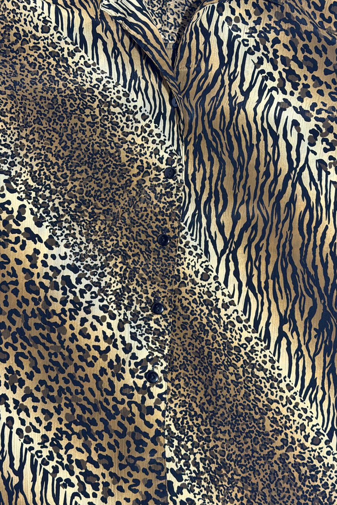 1980’S LEOPARD PRINT MADE IN USA CROPPED CAMP COLLAR S/S B.D. SHIRT LARGE