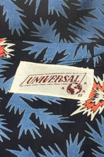 Cargar imagen en el visor de la galería, 1950’S UNIVERSAL MADE IN USA PATTERNED RAYON CROPPED SPORTS L/S B.D. SHIRT MEDIUM
