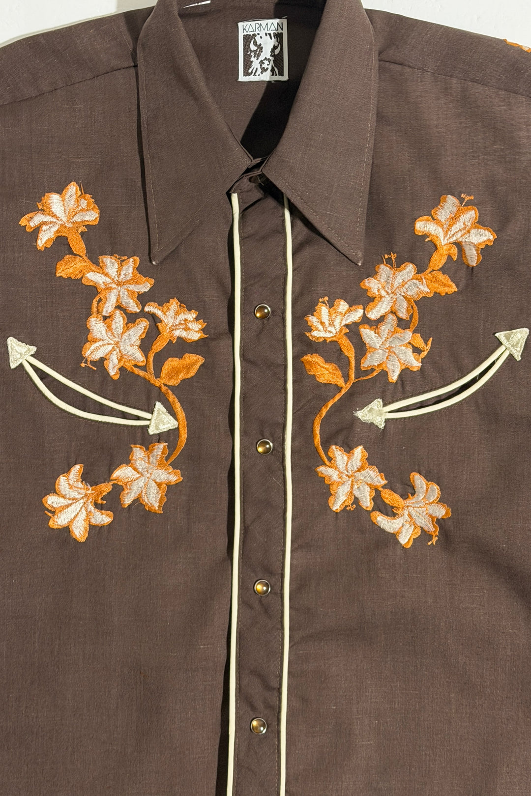 1970’S KARMAN MADE IN USA EMBROIDERED BROWN &amp; ORANGE FLORAL SMILE POCKET PEARL SNAP WESTERN L/S B.D. SHIRT LARGE