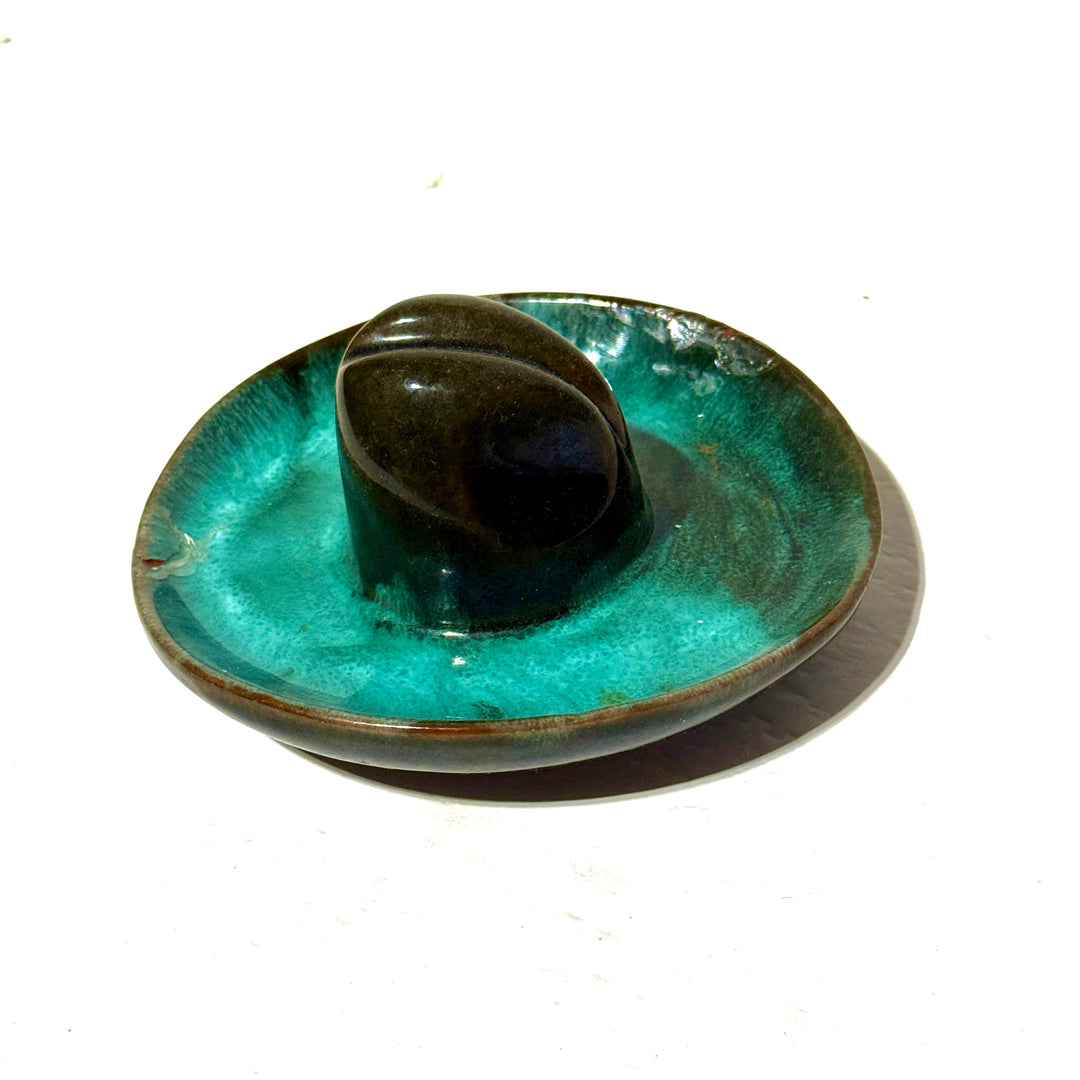 1960’S KIO MADE IN CANADA GLAZED CERAMIC REPAIRED COWBOY HAT TRAY