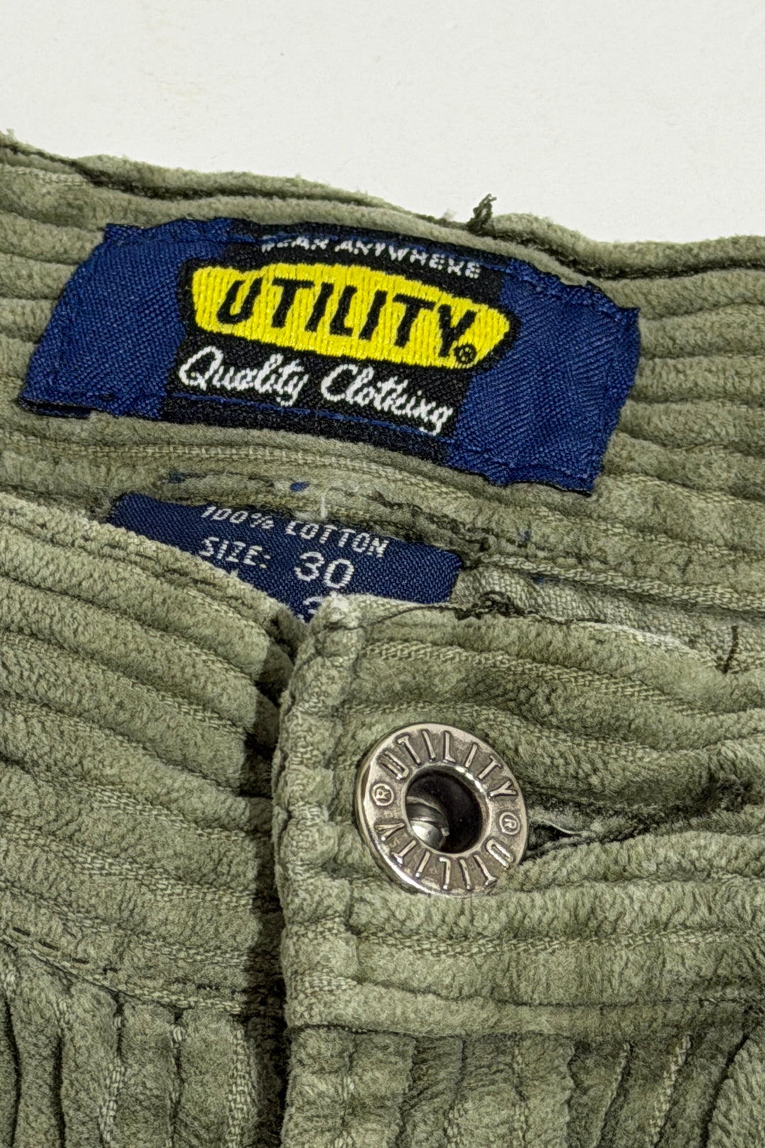 1990’S UTILITY FADED OLIVE WIDE WALE CORDUROY 7” SHORTS 30
