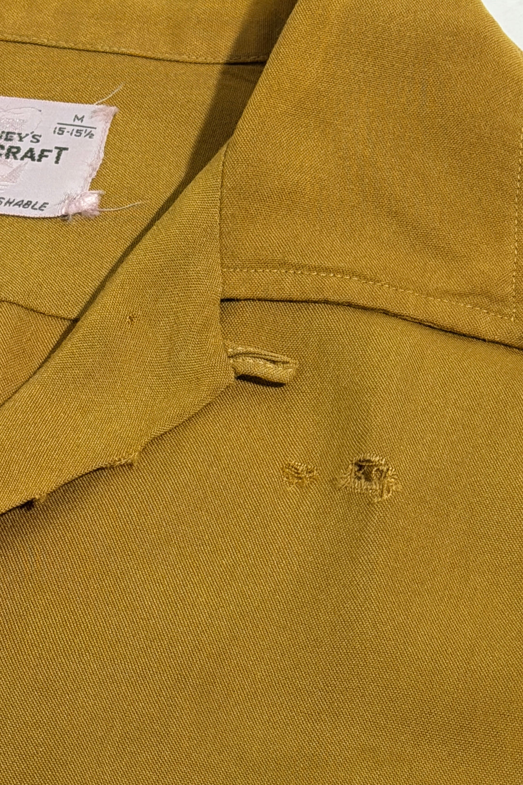 1950’S PENNEY’S TOWNCRAFT MADE IN USA THRASHED &amp; FADED CROPPED SELVEDGE MUSTARD EMBROIDERED CREST LOOP COLLAR S/S B.D. SHIRT LARGE