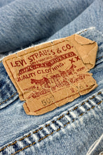 Cargar imagen en el visor de la galería, 1990’S LEVI’S 501 THRASHED LIGHT WASH STRAIGHT FIT DENIM JEANS 36 X 32
