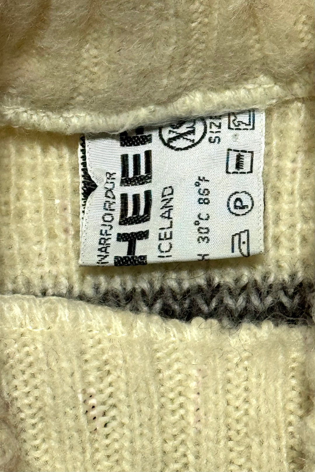 1980’S HEEF “NJARÐVÍK” ICELANDIC WOOL FAIR ISLE KNIT SWEATER MEDIUM