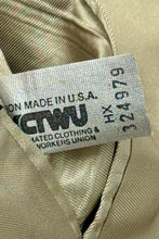 Cargar imagen en el visor de la galería, 1990’S NINO CERRUTI UNION MADE IN USA SALMON SUIT JACKET BLAZER 40R
