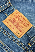 Cargar imagen en el visor de la galería, 1980’S LEVI’S 512 MADE IN USA HIGH WAISTED SLIM FIT DENIM JEANS 26 X 32
