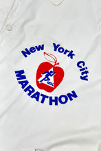 Cargar imagen en el visor de la galería, 1980’S NEW YORK CITY MARATHON MADE IN USA WATERPROOF RAIN JACKET LARGE
