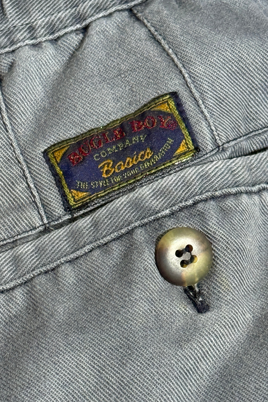 1990’S BUGLE BOY FADED PLEATED 8”CHINO SHORTS 34