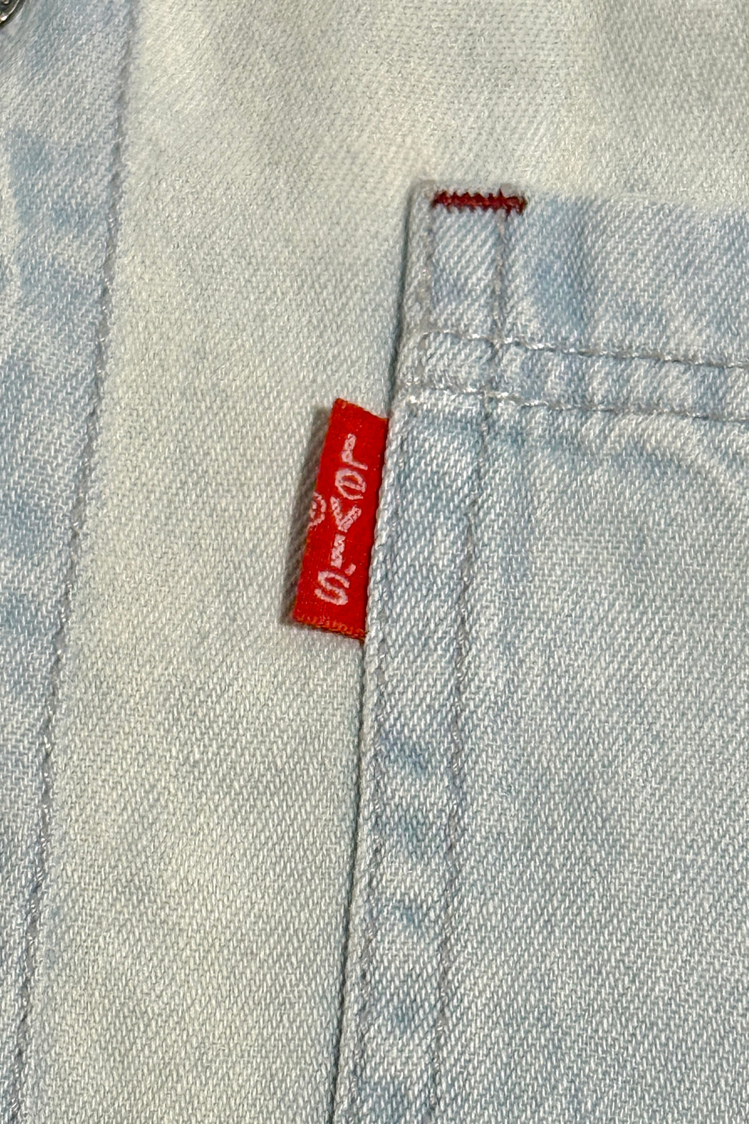 1990’S LEVI’S FADED LIGHT WASH DENIM L/S B.D. SHIRT LARGE