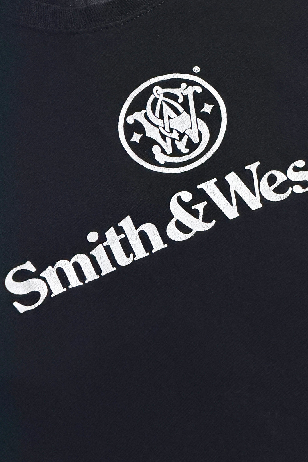 2000’S SMITH & WESSON FADED BLACK LOGO L/S T-SHIRT MEDIUM