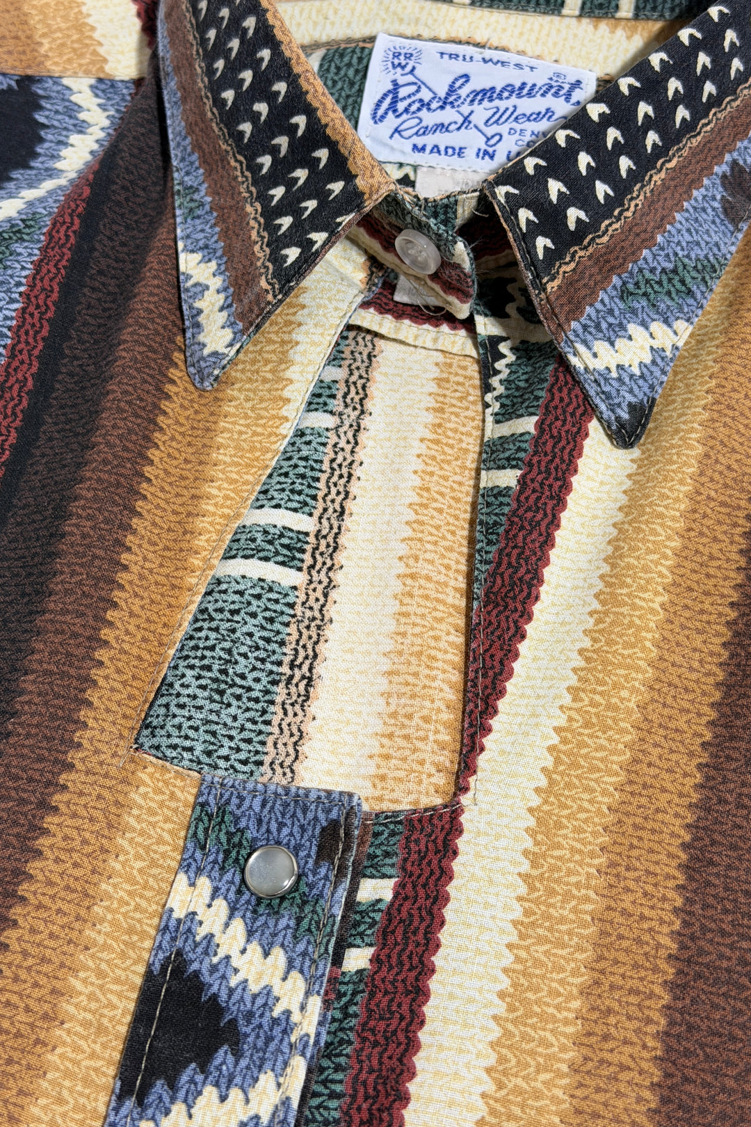 1980’S ROCKMOUNT RANCHWEAR MADE IN USA KEYHOLE CUTOUT TAPESTRY PRINT WESTERN PEARL SNAP L/S. B.D. SHIRT X-LARGE
