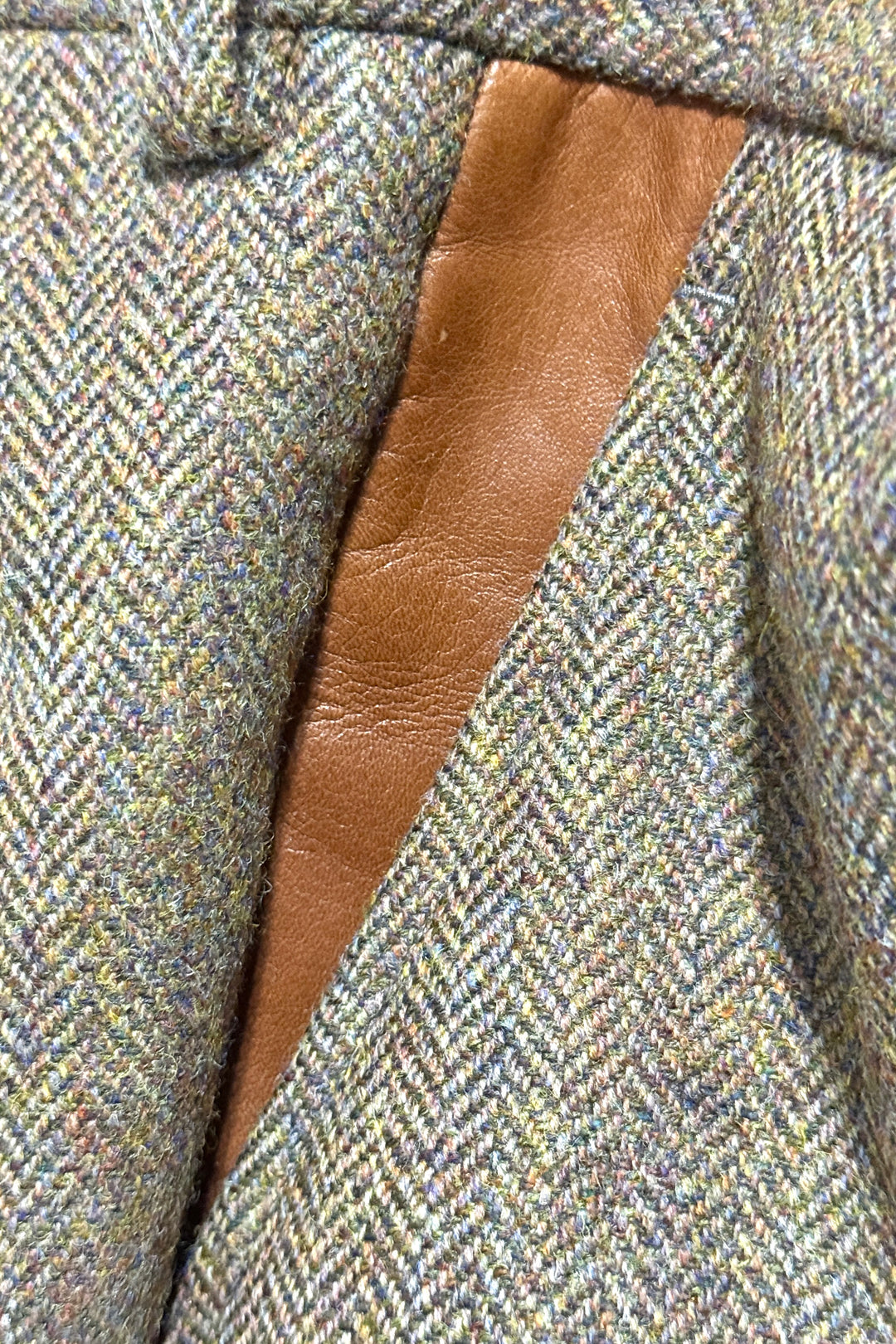 1990’S ORVIS MADE IN CANADA LEATHER DETAILED HERRINGBONE TWEED FLAT FRONT PANTS 32 X 30