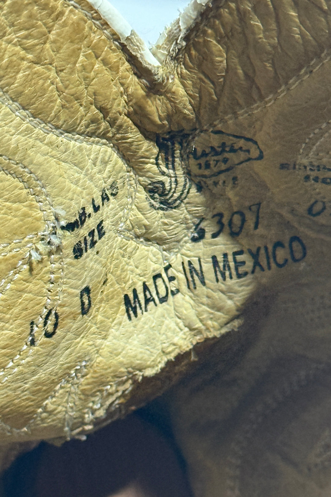 2000’S JUSTIN BOOTS VINTAGE LINE BROWN SUEDE CUT OUT LEATHER INLAY POINTED SNIP TOE COWBOY BOOTS 10