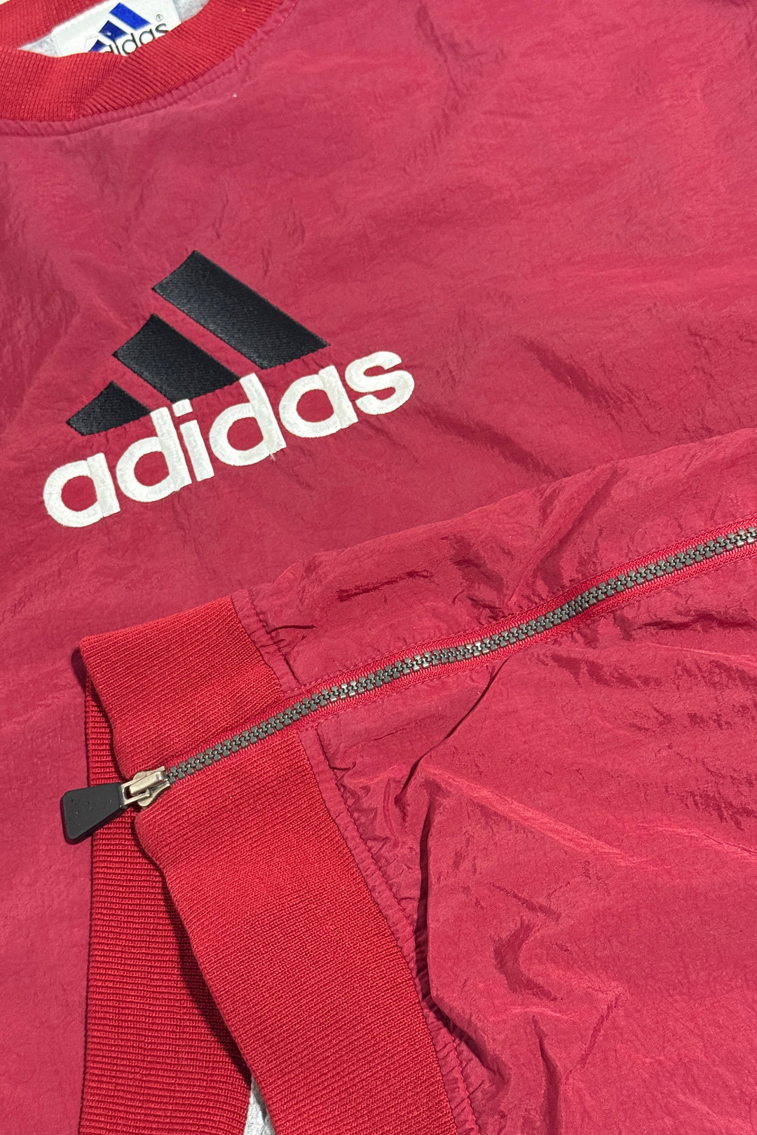 1990’S ADIDAS WHITE TAG TREFOIL EMBROIDERED SIDE ZIP CREWNECK WINDBREAKER DARK RED PULL OVER JACKET X-LARGE