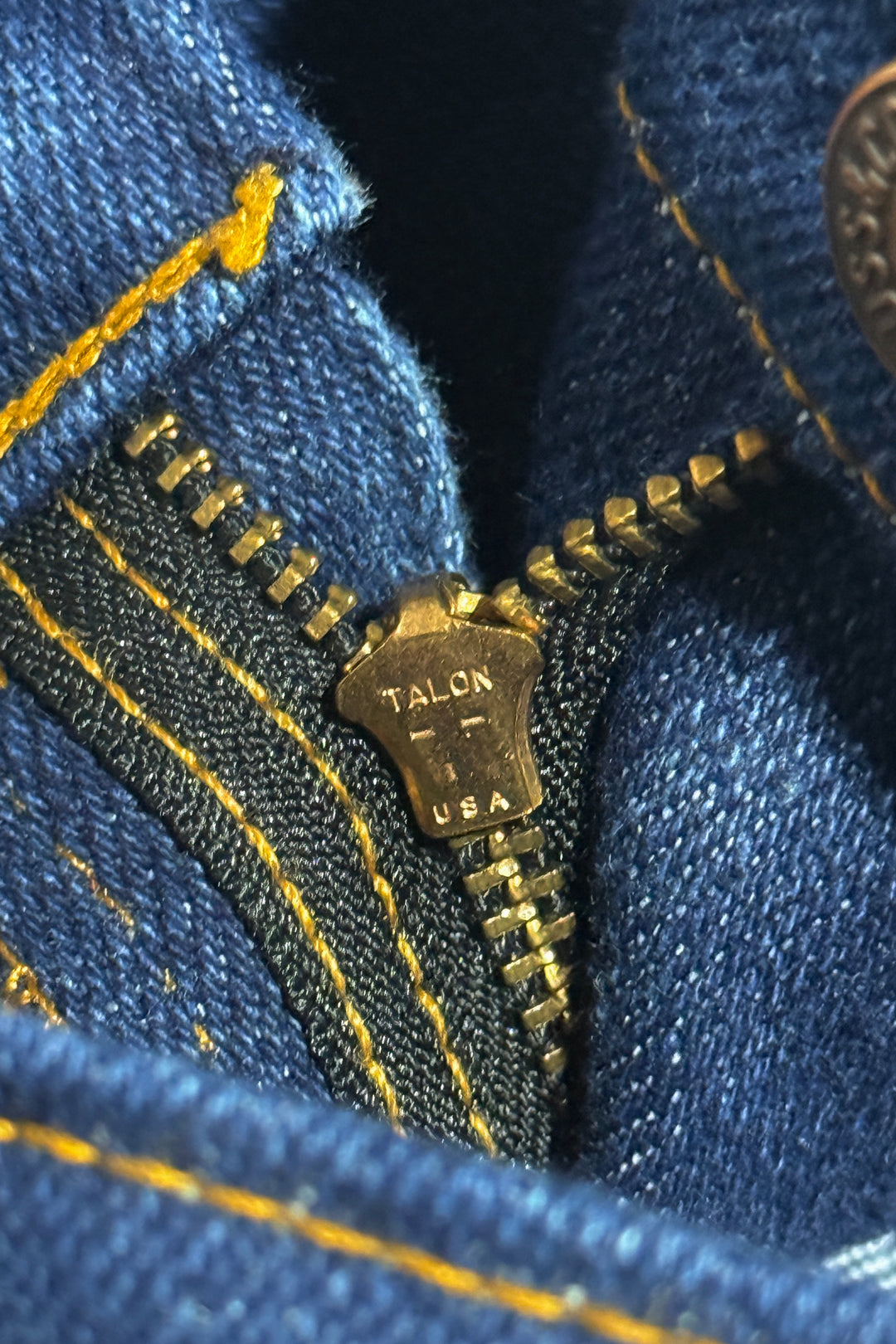 1980’S LEVI’S MAROON TAG MADE IN USA 517 BOOTCUT DARK WASH DENIM JEANS 36 X 30