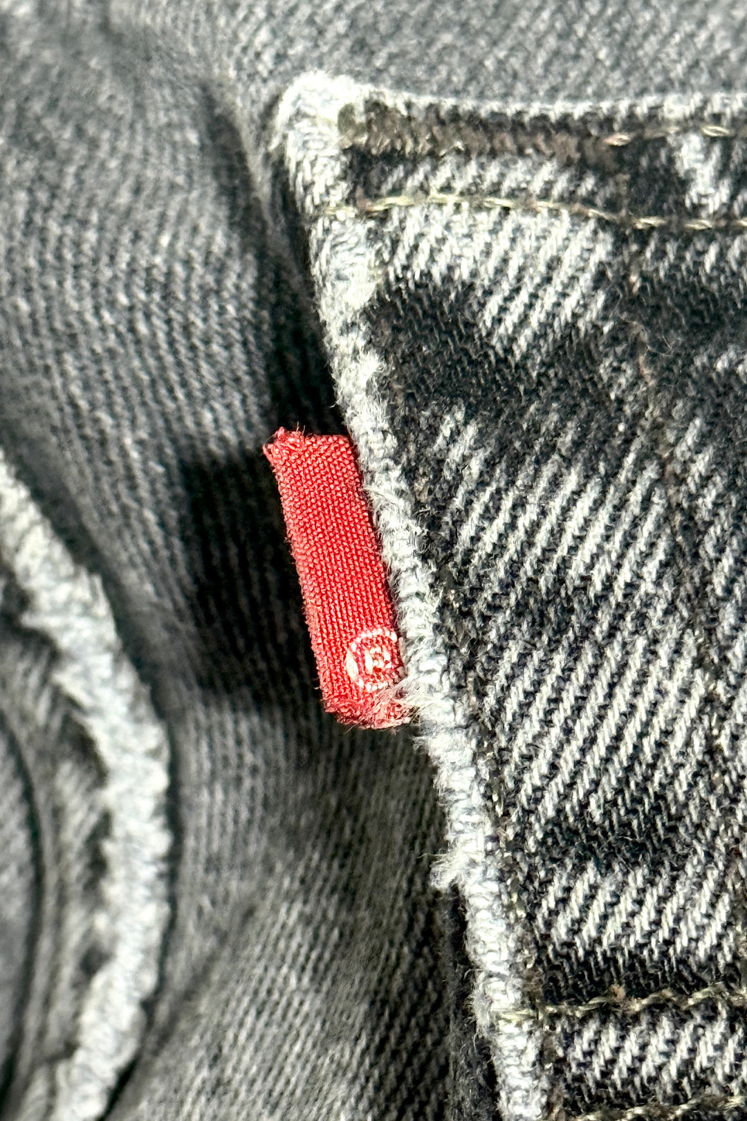 1990’S LEVI’S 501 MADE IN USA FADED & THRASHED BLACK DENIM JEANS 26 X 32