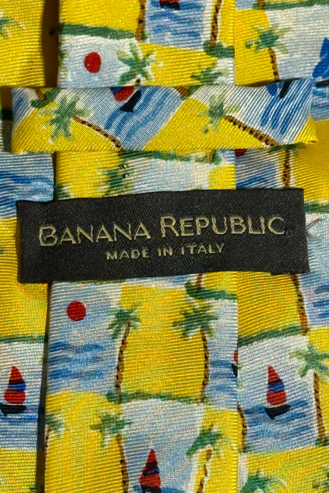 1990’S BANANA REPUBLIC MADE IN ITALY 100% SILK VACATION PRINT NECKTIE