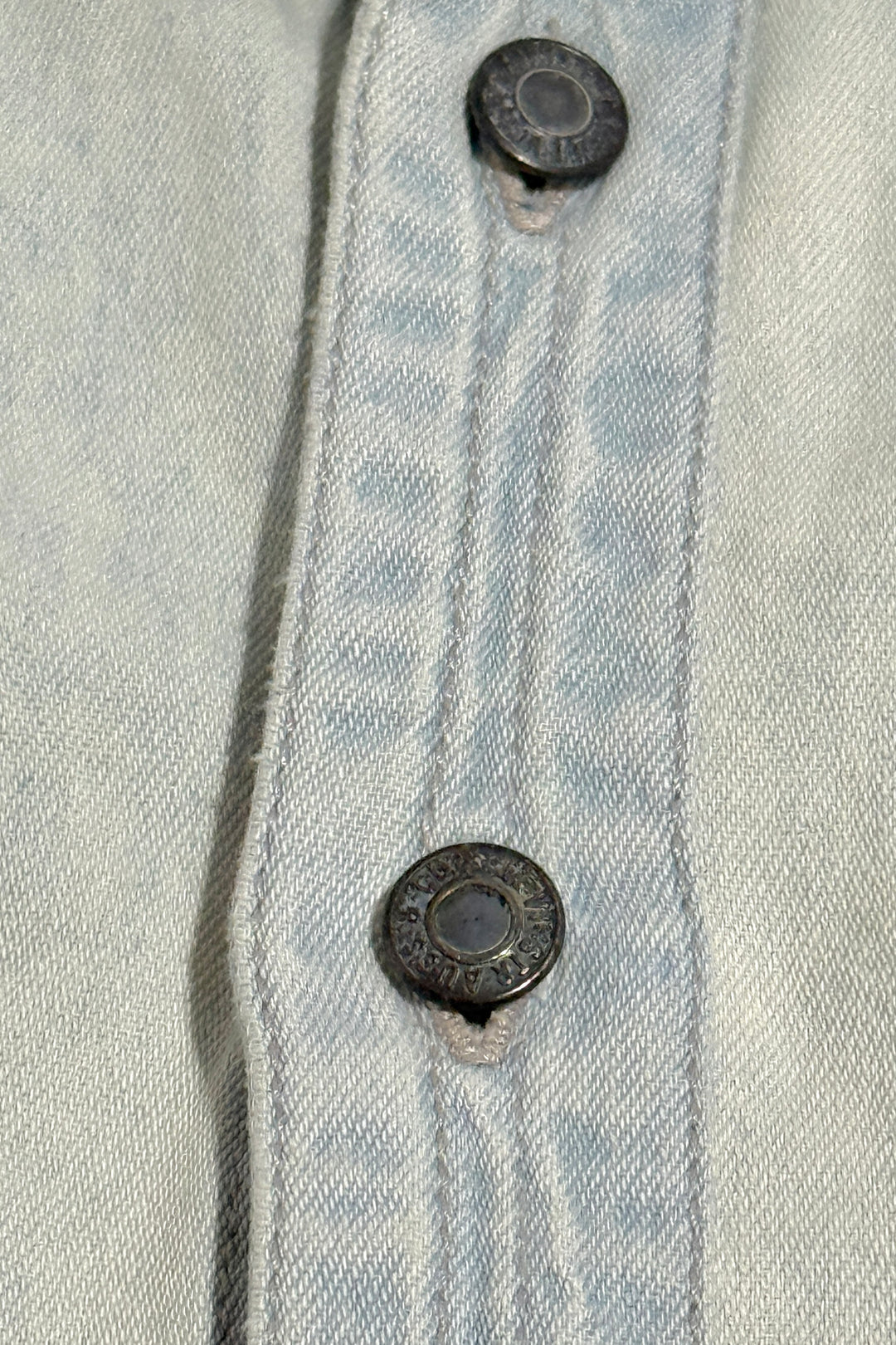 1990’S LEVI’S FADED LIGHT WASH DENIM L/S B.D. SHIRT LARGE