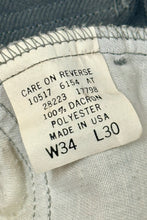 Cargar imagen en el visor de la galería, 1980&#39;S LEVI’S 517 STAPREST GREY COWBOY CUT PANTS 32 X 26
