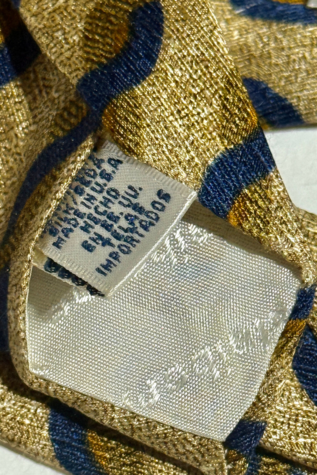 1980’D CLAIBORNE MADE IN USA 100% ITALIAN SILK ROPE PRINT NECKTIE