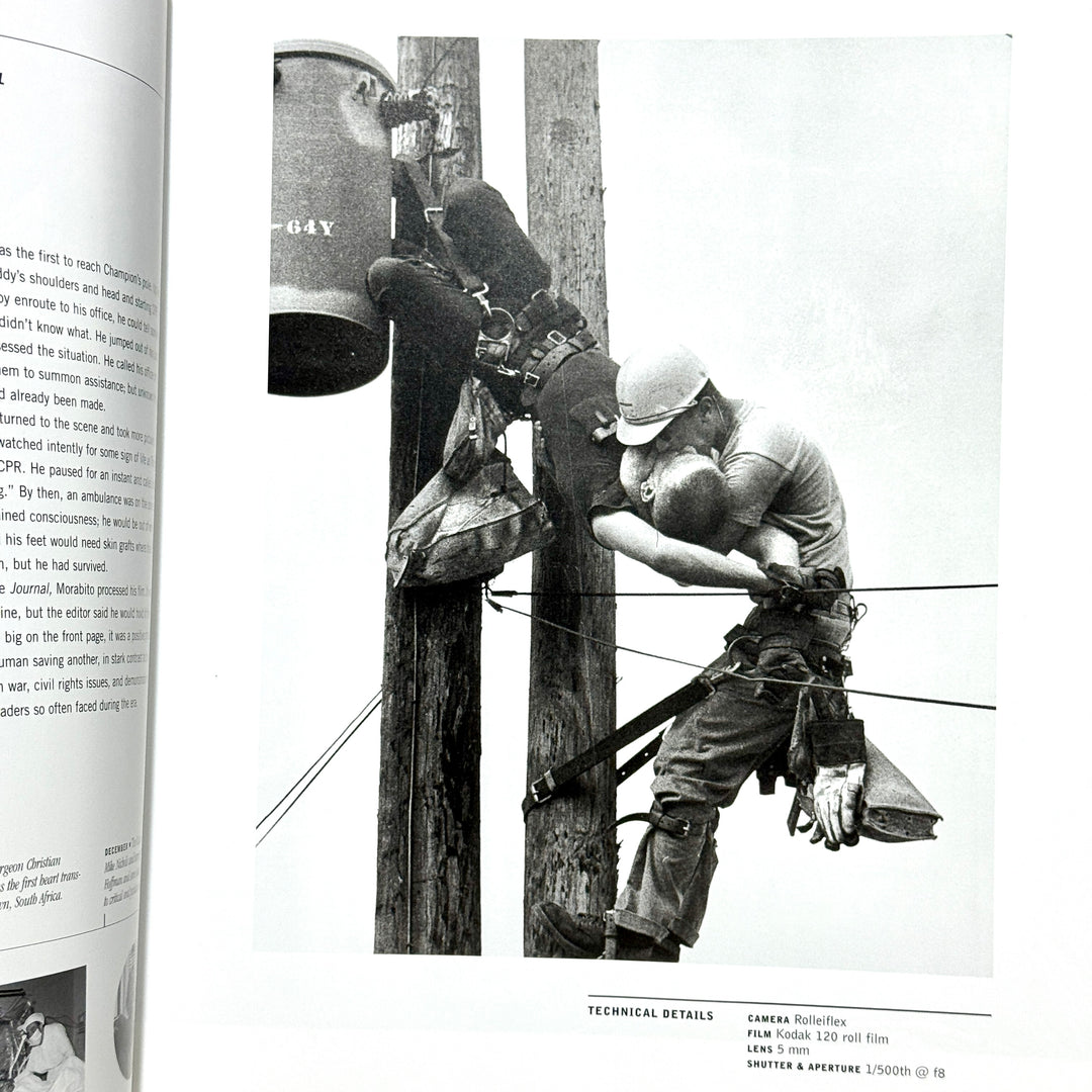 MOMENTS: THE PULITZER PRIZE WINNING PHOTOGRAPHS BOOK