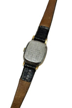 Cargar imagen en el visor de la galería, 1980’S SEIKO WHITE FACE GOLD TONE RECTANGLE LIZARD BAND WOMEN’S WRISTWATCH
