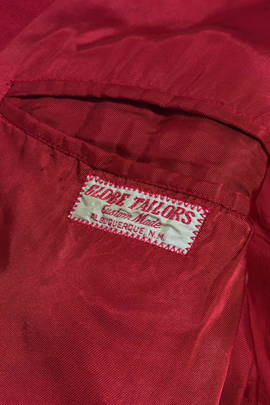 1960’S GLOBE TAILORS ALBUQUERQUE MADE IN USA CUSTOM “ESPAÑOLA SHRINE CLUB” NEW MEXICAN FLAG RED &amp; YELLOW SHAWL COLLAR TUXEDO JACKET 42R / LARGE