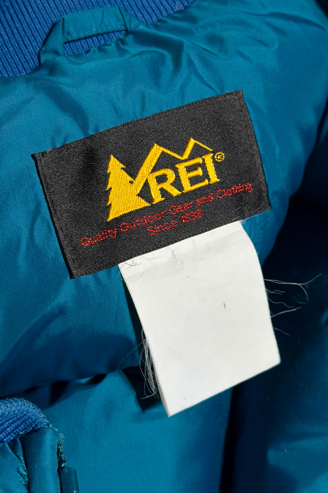 REI brand tag