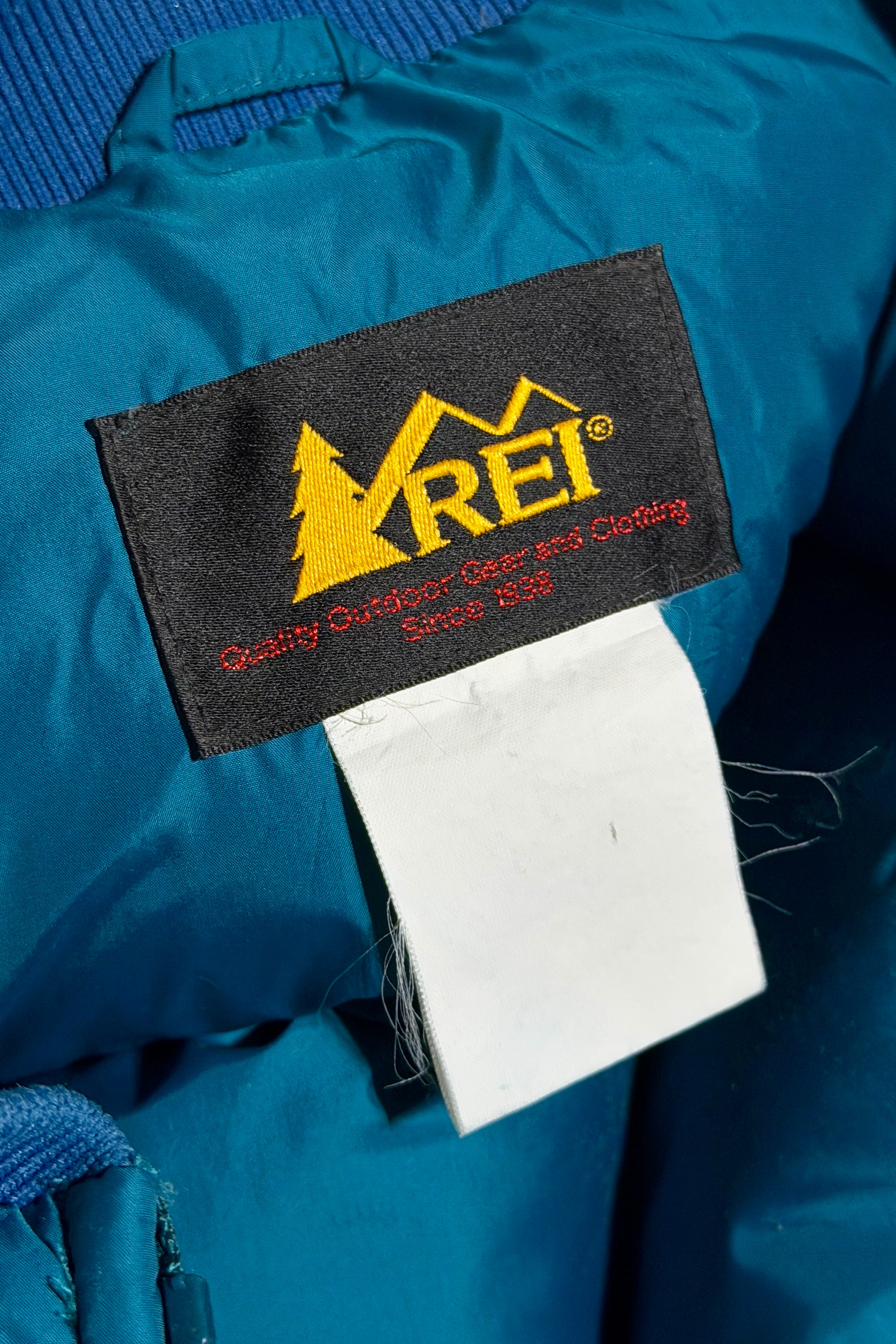 REI brand tag