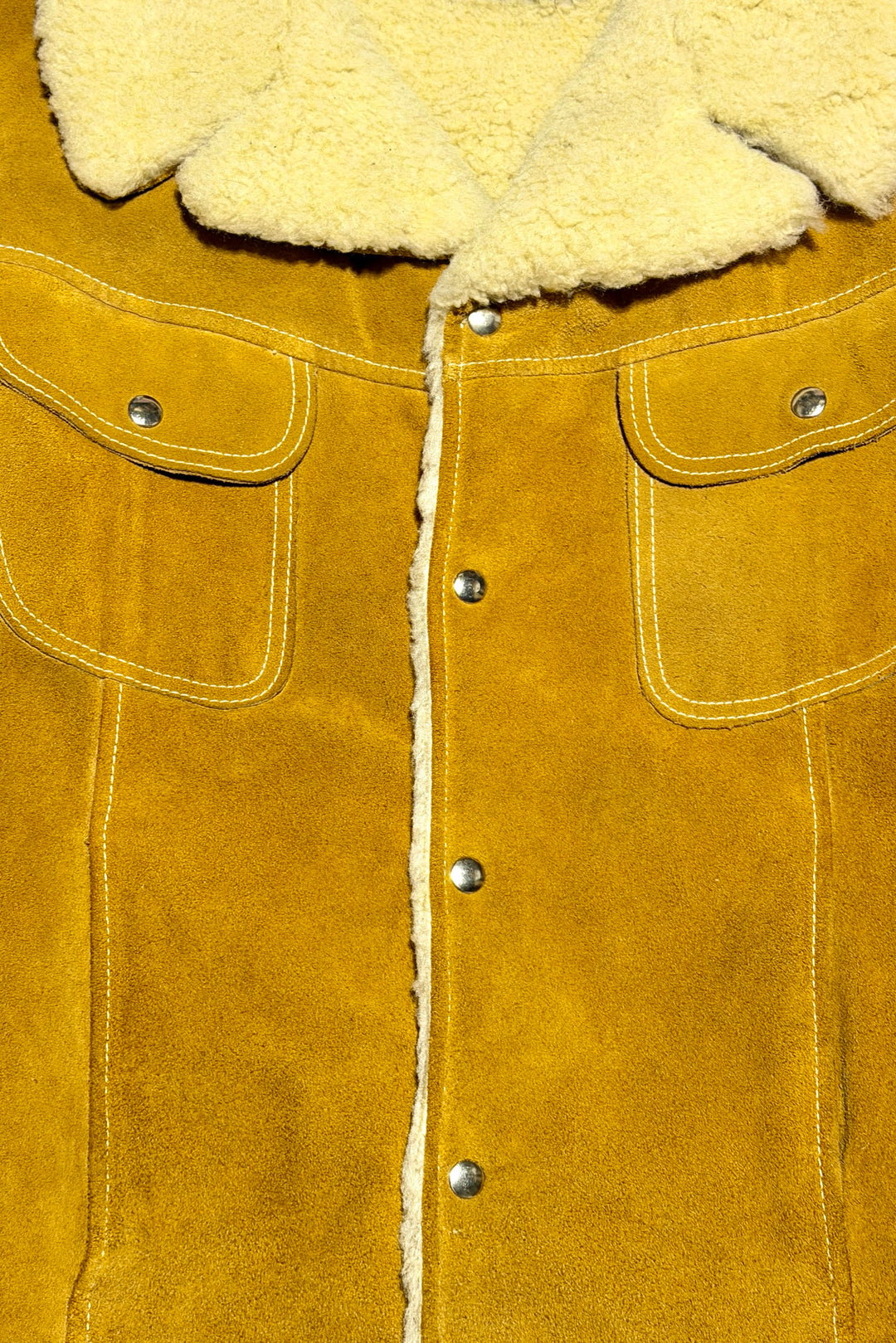 Collar and pocket detail