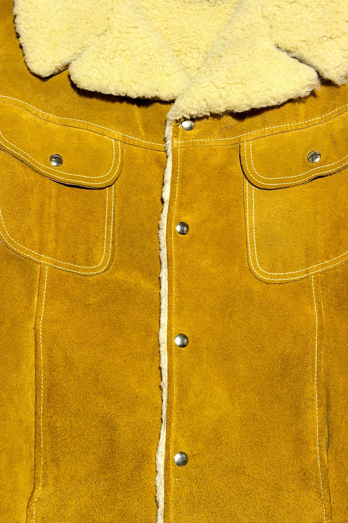 Collar and pocket detail