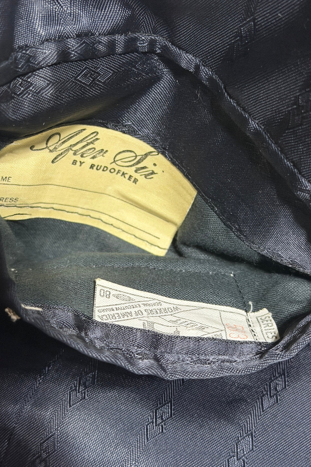 Talon zipper detail