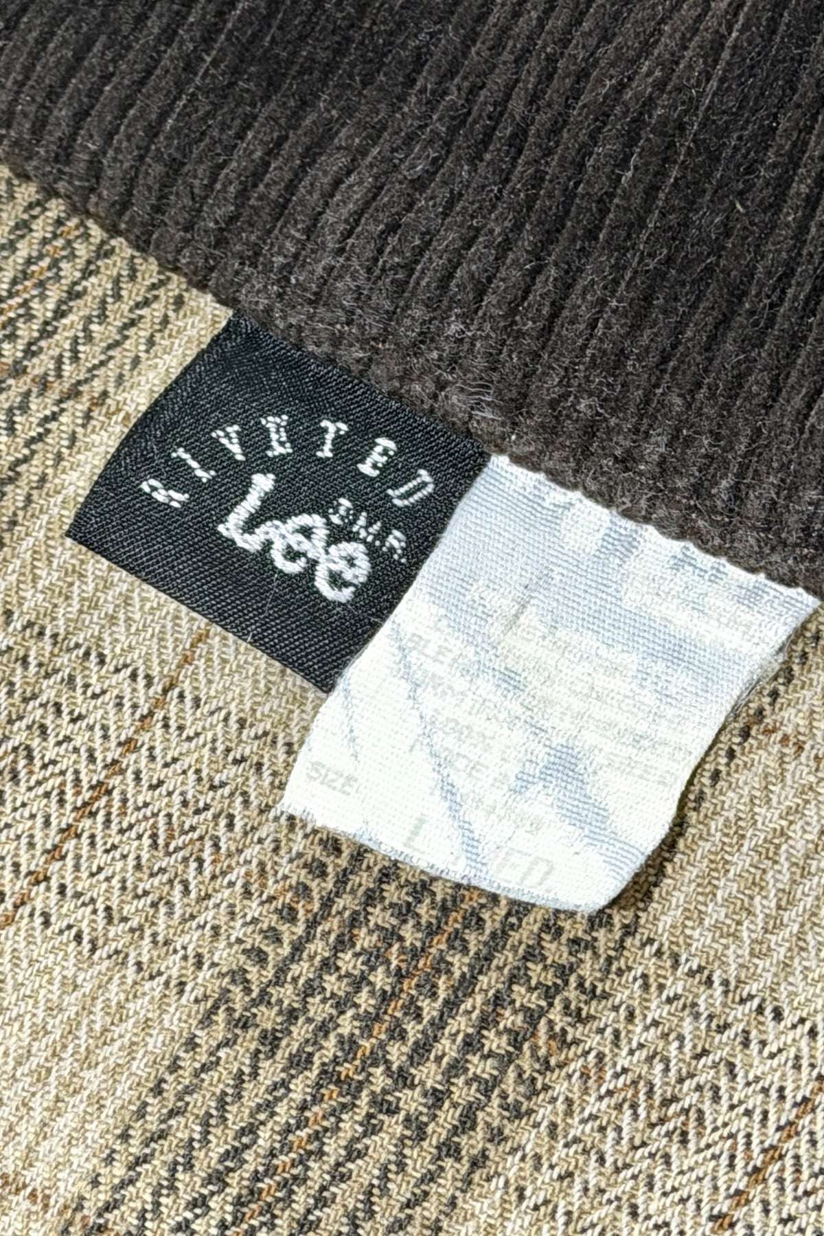 1990's Lee Riveted plaid shirt jacket label and corduroy collar