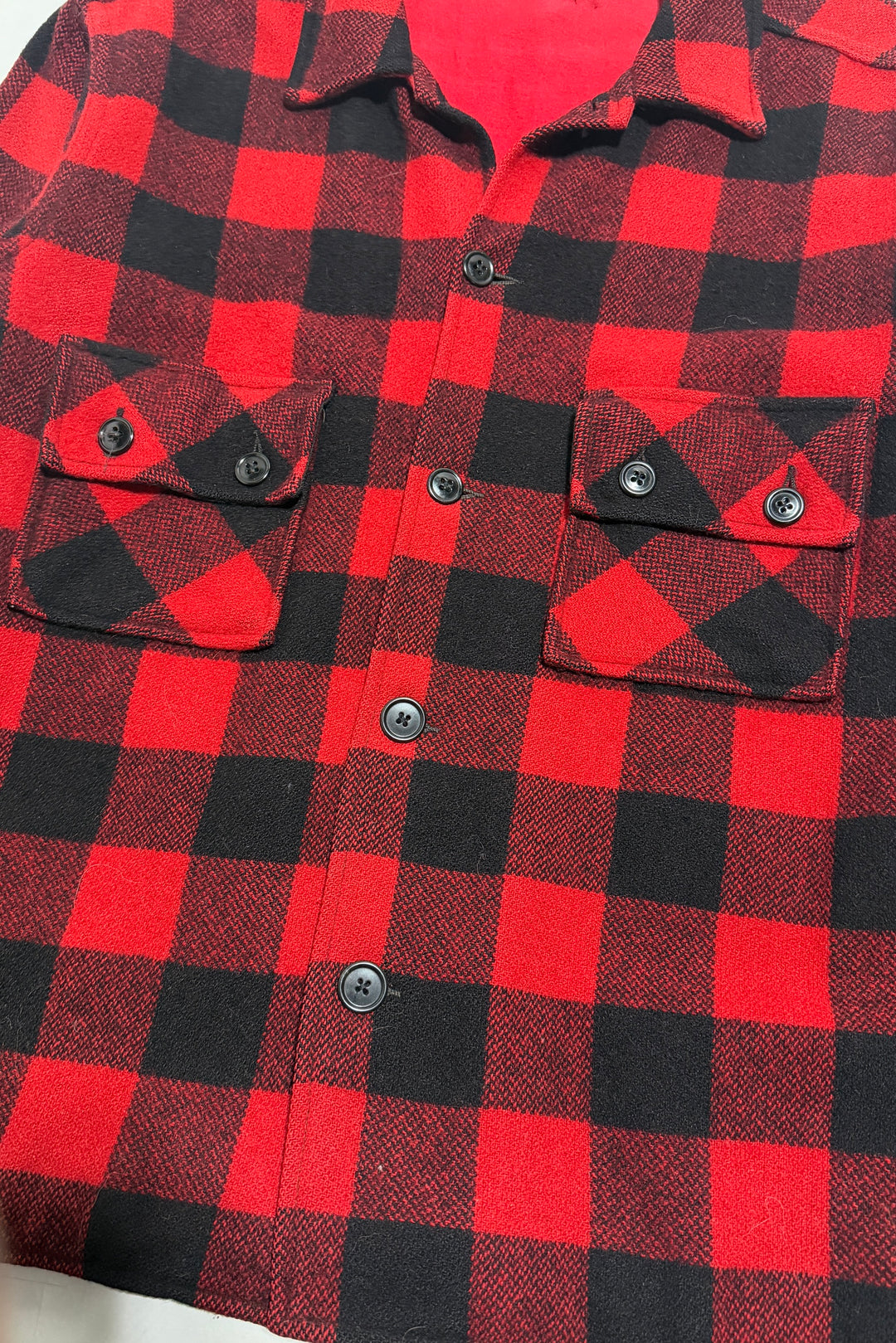 Bias-cut flap pockets and buttons detail