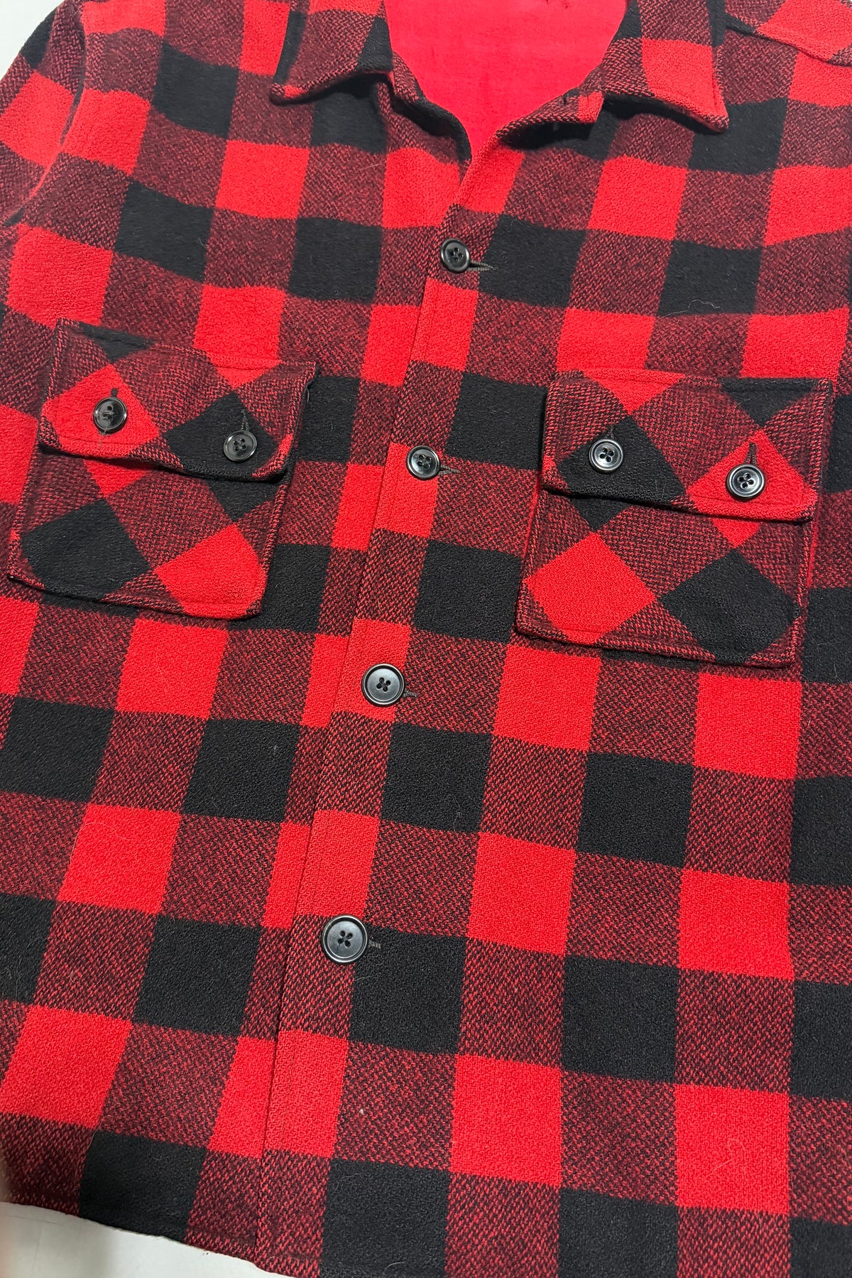 Bias-cut flap pockets and buttons detail