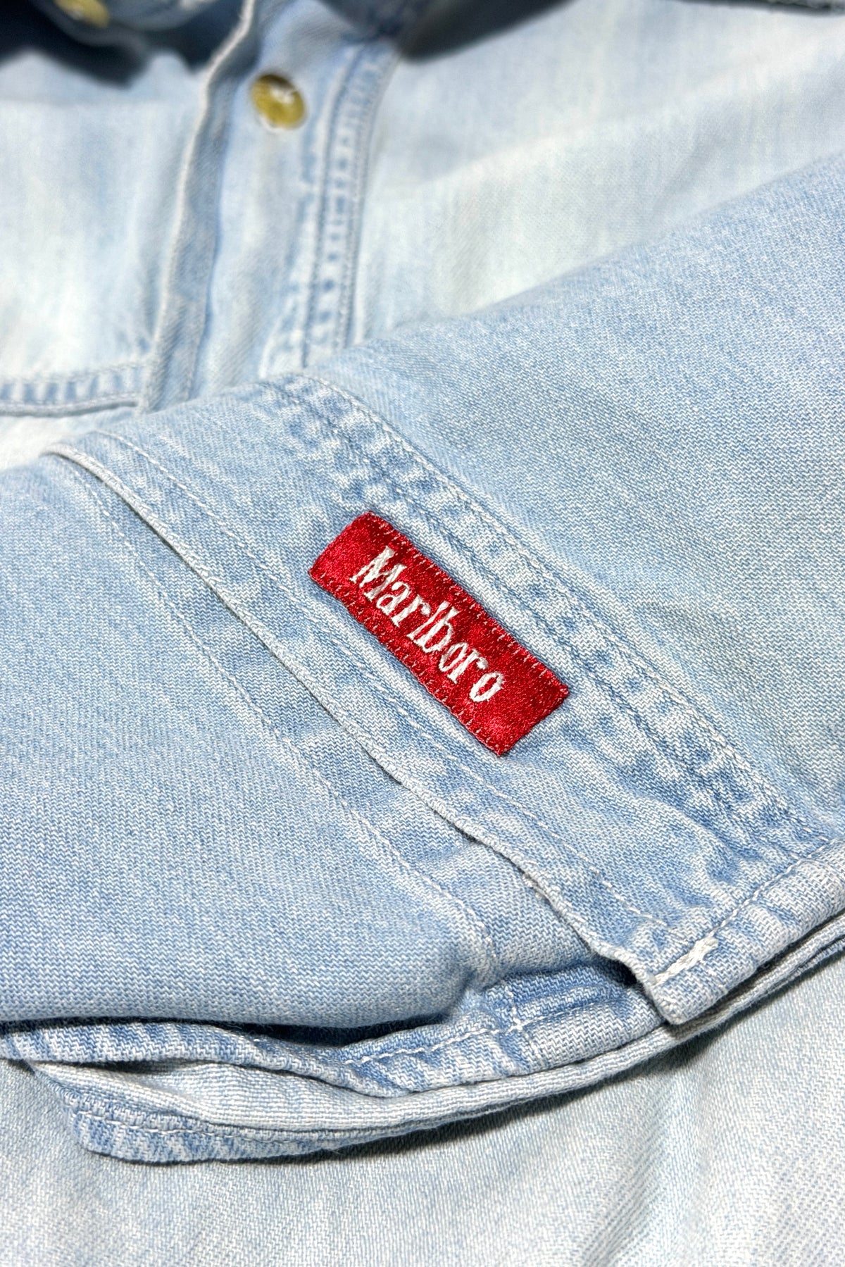 Red woven Marlboro tab detail