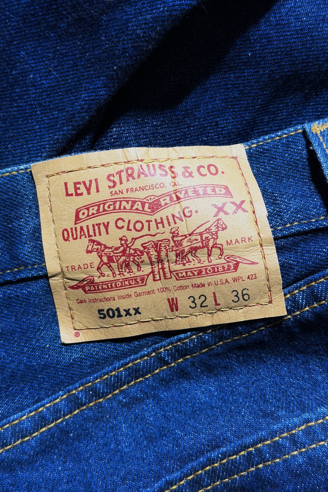 1990’S DEADSTOCK LEVI’S 501 MADE IN USA DARK WASH DENIM JEANS 30 X 34